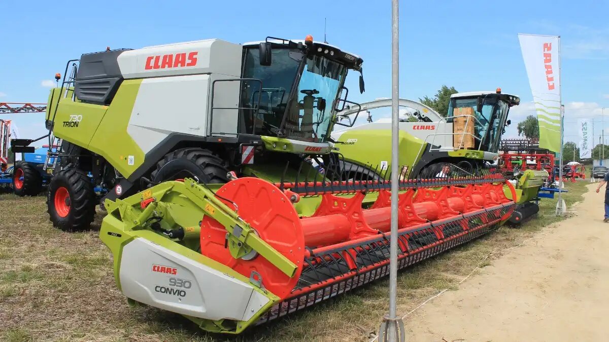 Фото: glavpahar.ru Новый зерноуборочный комбайн CLAAS TRION 730 на стенде дилера ATLANT в рамках Курской Коренской ярмарки 2023