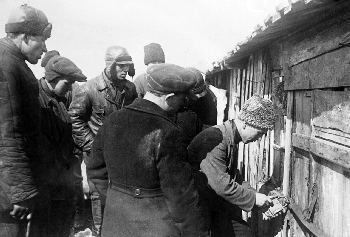Раскулаченные отправленные. Раскулачивание в 30 годы раскулачивание крестьян. Раскулачивание крестьян в 30 годы.