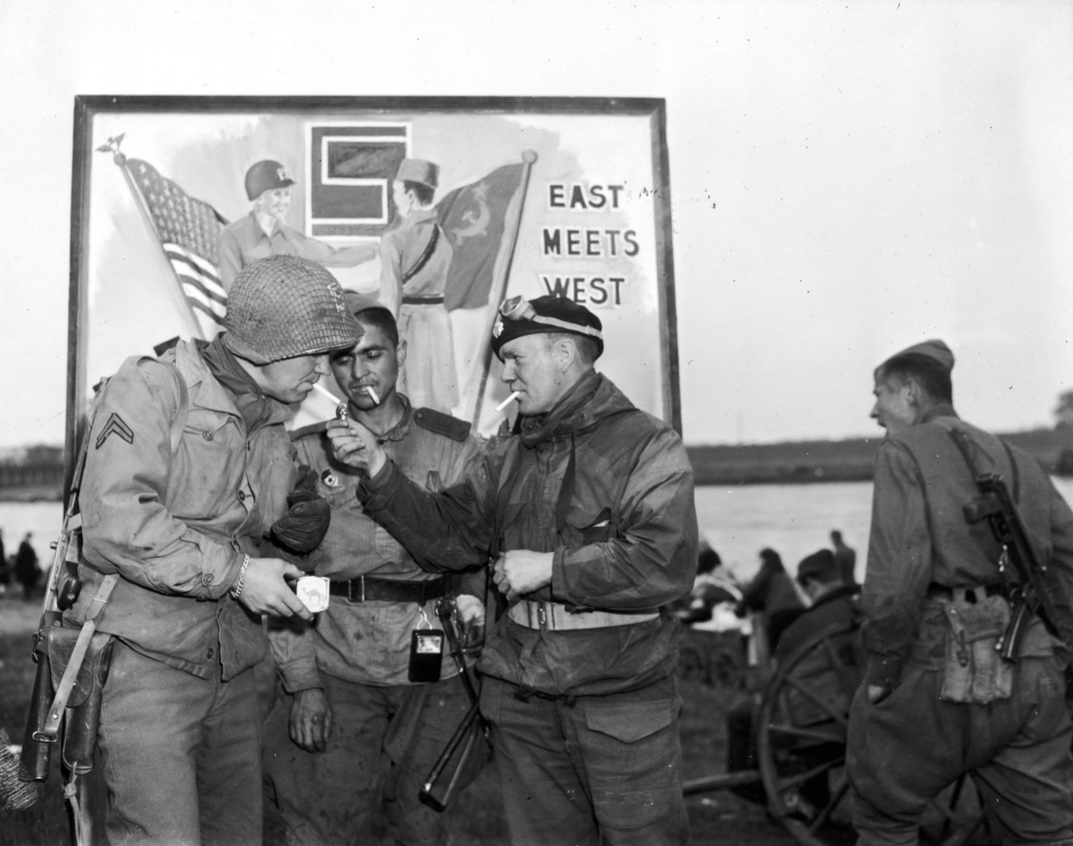 Встреча советских и американских войск на Эльбе в 1945. Торгау 1945. Встреча союзников на Эльбе (25 апреля 1945. Восток встречает запад