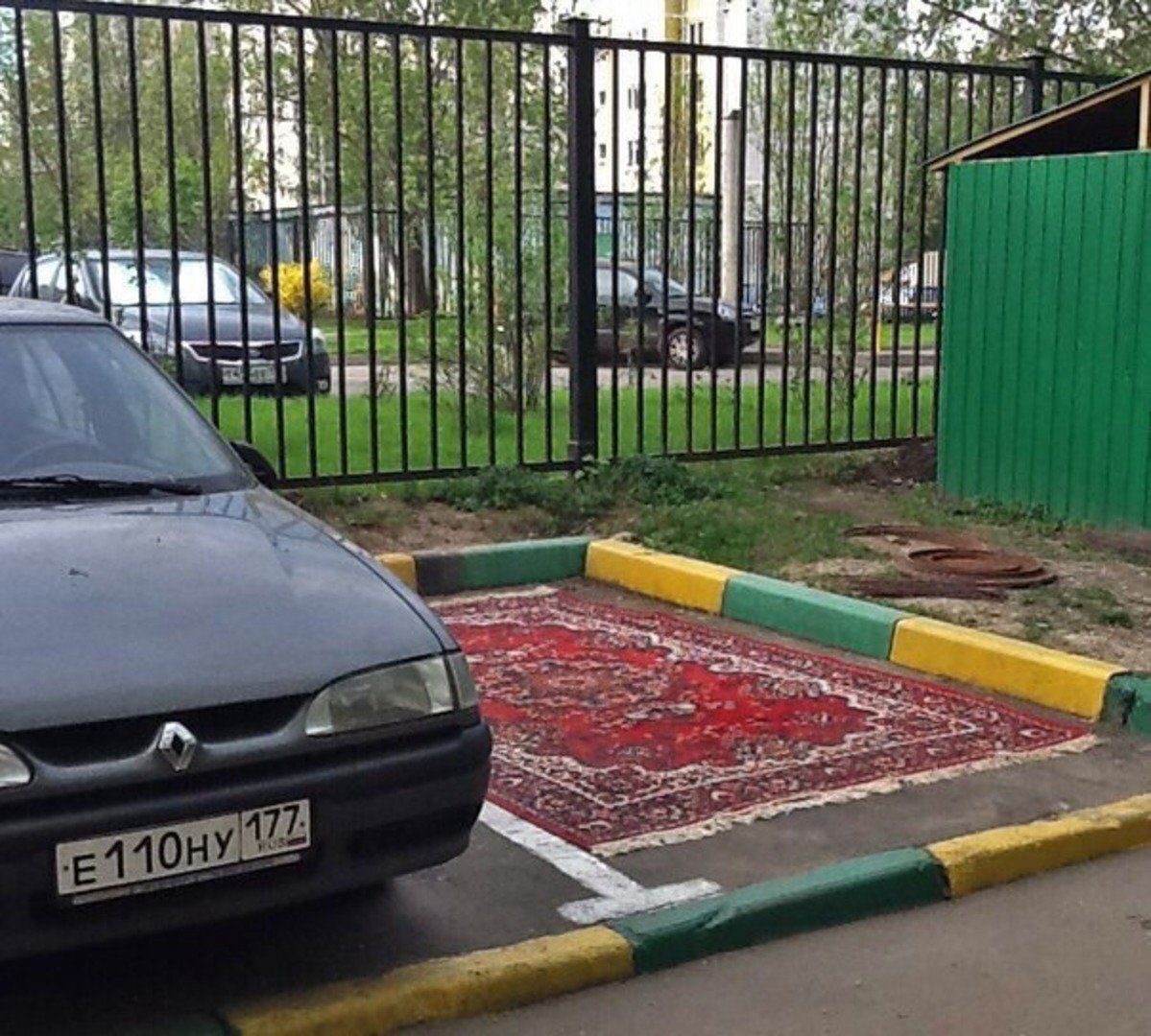 Фотографии авто курьезов с парковки. | Автодрайв | Дзен