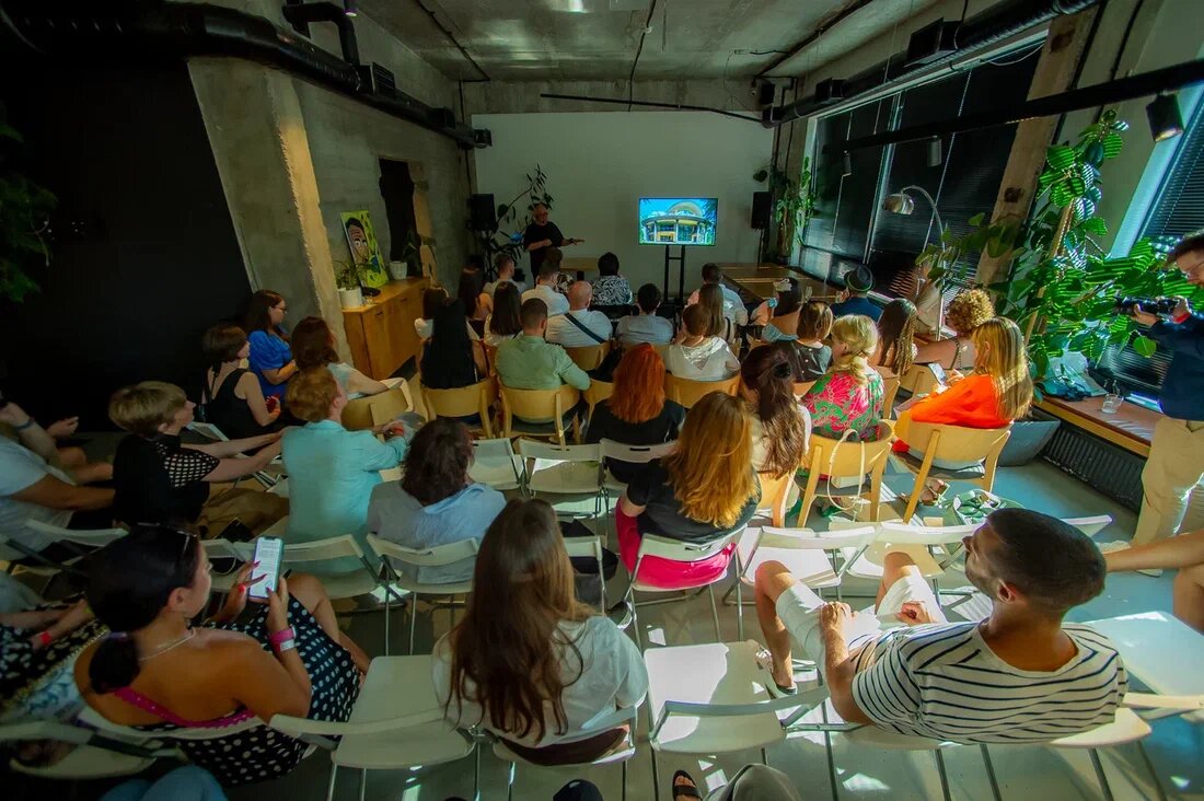 На лекции у архитектора