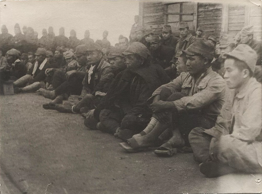 Где содержат военнопленных. 1945 Японские военнопленные. Японские военнопленные в СССР: 1945-1956. Пленные японцы в СССР на Дальнем востоке. Лагерь японских военнопленных в Хабаровске.