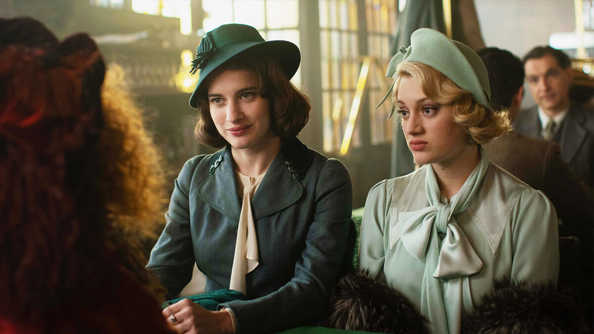 Французская детективная комедия о двух сообразительных девицах на мели. 