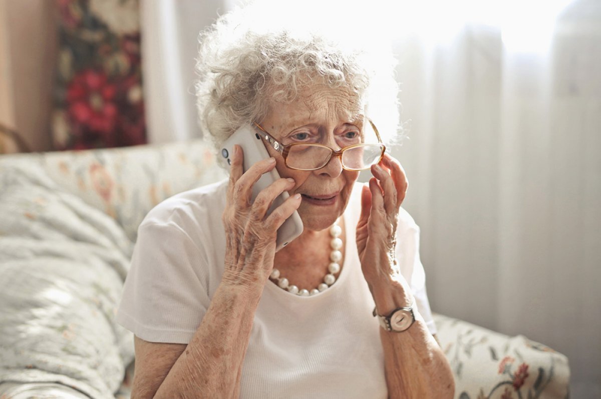    Попасть на удочку мошенников может любой человек, в первую очередь пожилой.