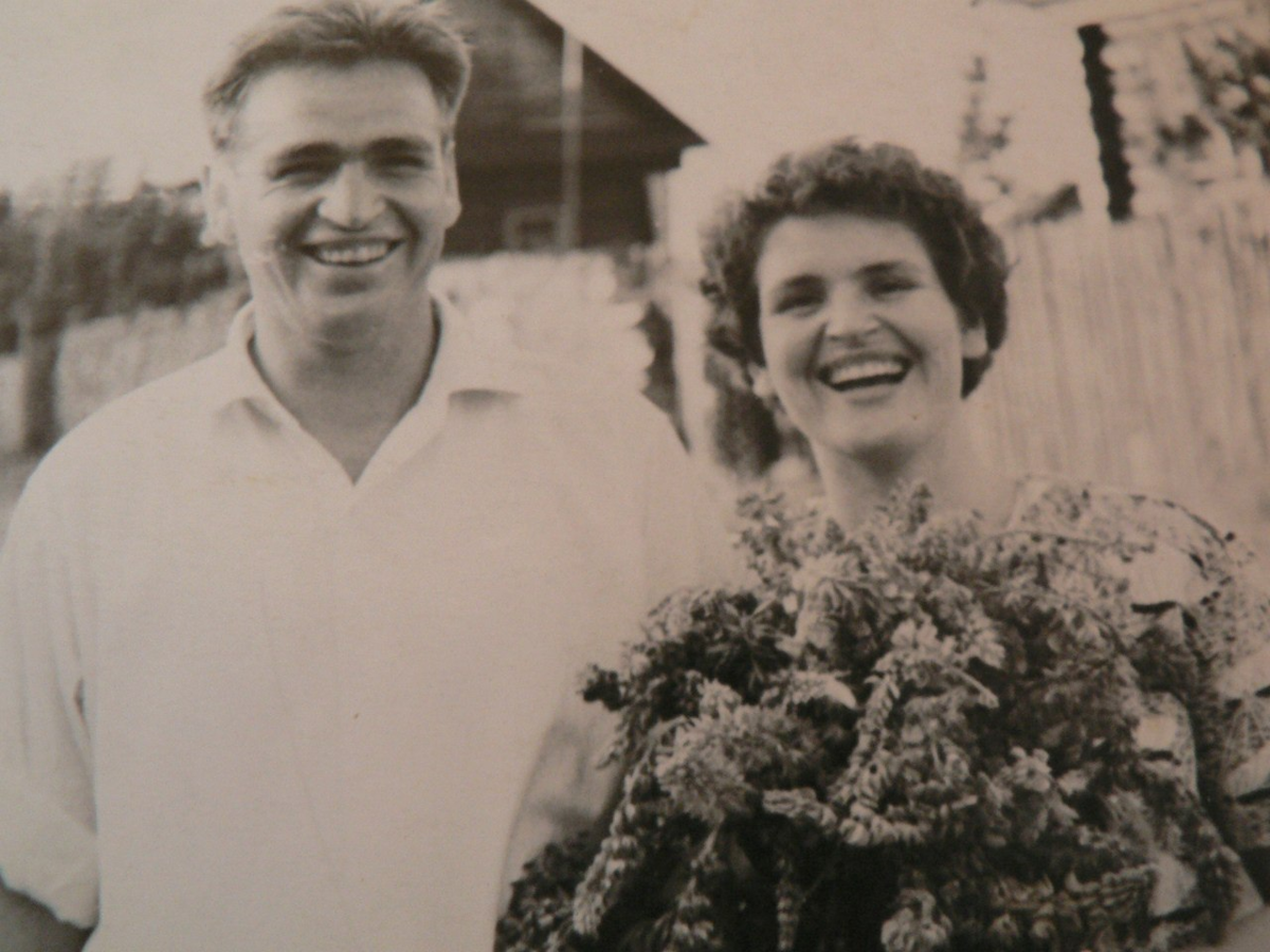 Мой отец и его сестра. Они ушли, но остались в детях, внуках и правнуках.