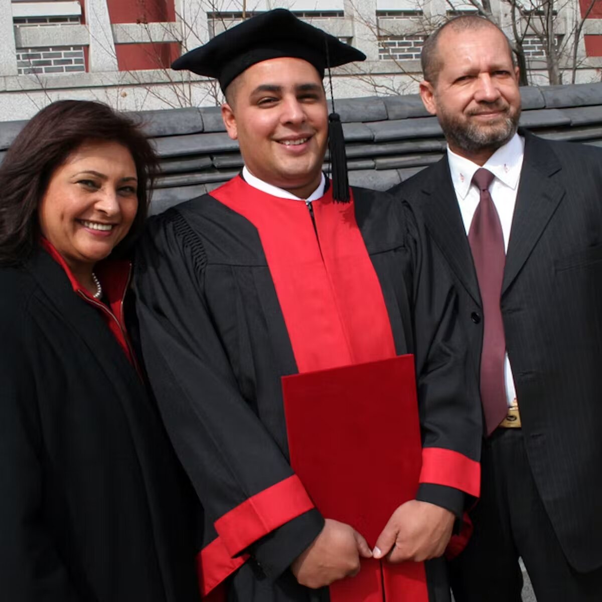 Как утверждает Александре Афонсо, получить постоянную должность в университете большинству молодых ученых не проще, чем мелкому наркодиллеру — стать боссом картеля. Впрочем ни тех, ни других это не останавливает.