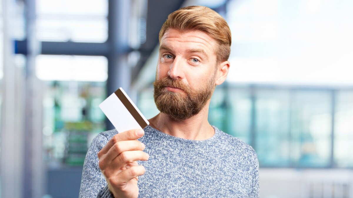    Мужчина с кредиткой