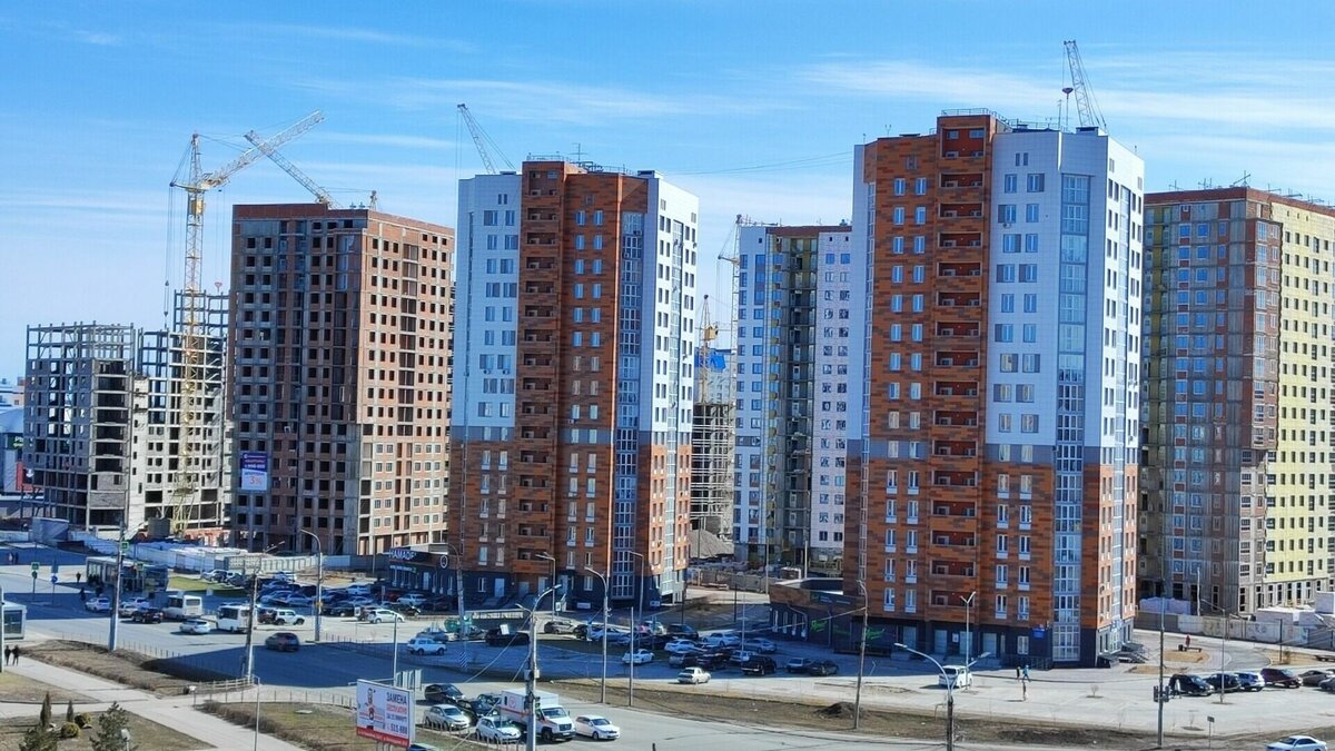     Многоэтажку на 70 лет Октября начали возводить еще в 2005 году.