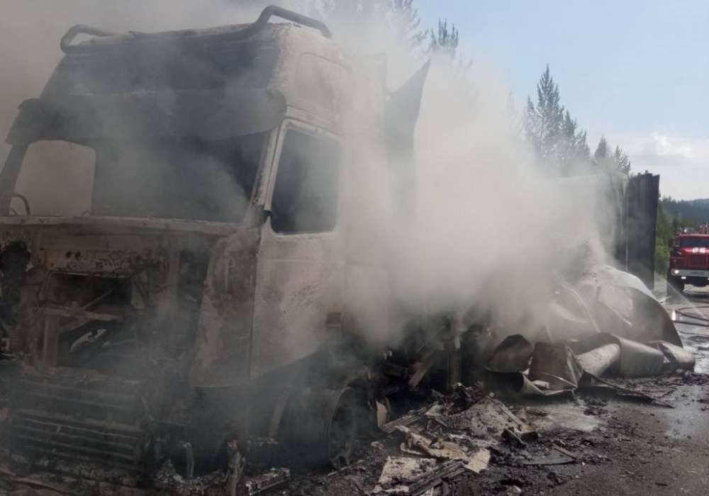    Сгоревшая фура Фото: Департамент ГО и ПБ Забайкальского края