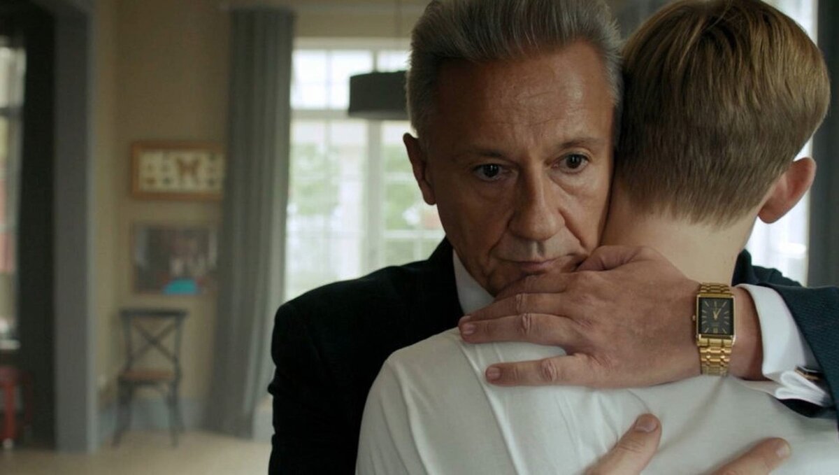 Кадр из сериала "Ваша честь"