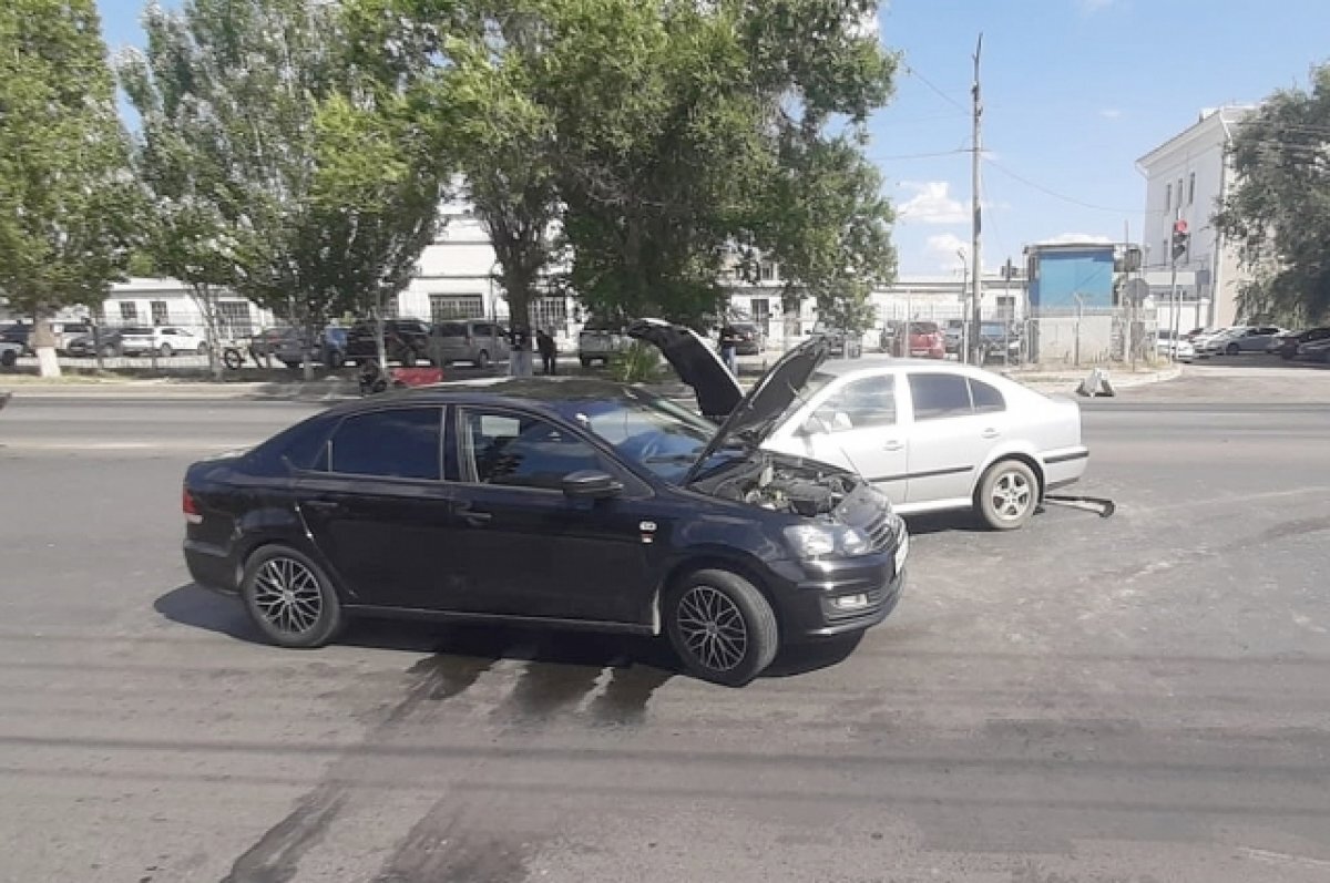    Водитель иномарки пострадал в Волгограде из-за проезда на красный свет