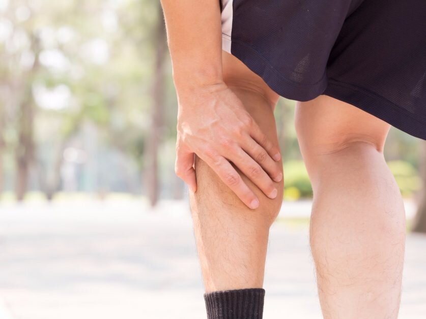 Боль в икрах ног: почему болят икроножные мышцы и как избавиться от боли?