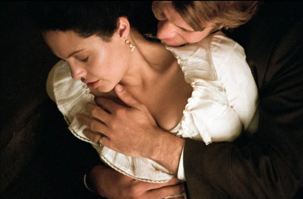 Мать сын принуждение. Анджелина Джоли соблазн. Соблазн, 2001 Джоли.