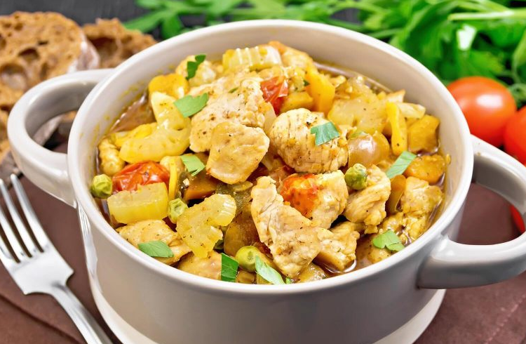 Нежное овощное рагу с курицей