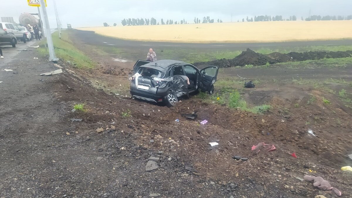 Ехали в отпуск: на трассе Казань - Оренбург в страшной аварии погибло двое детей
