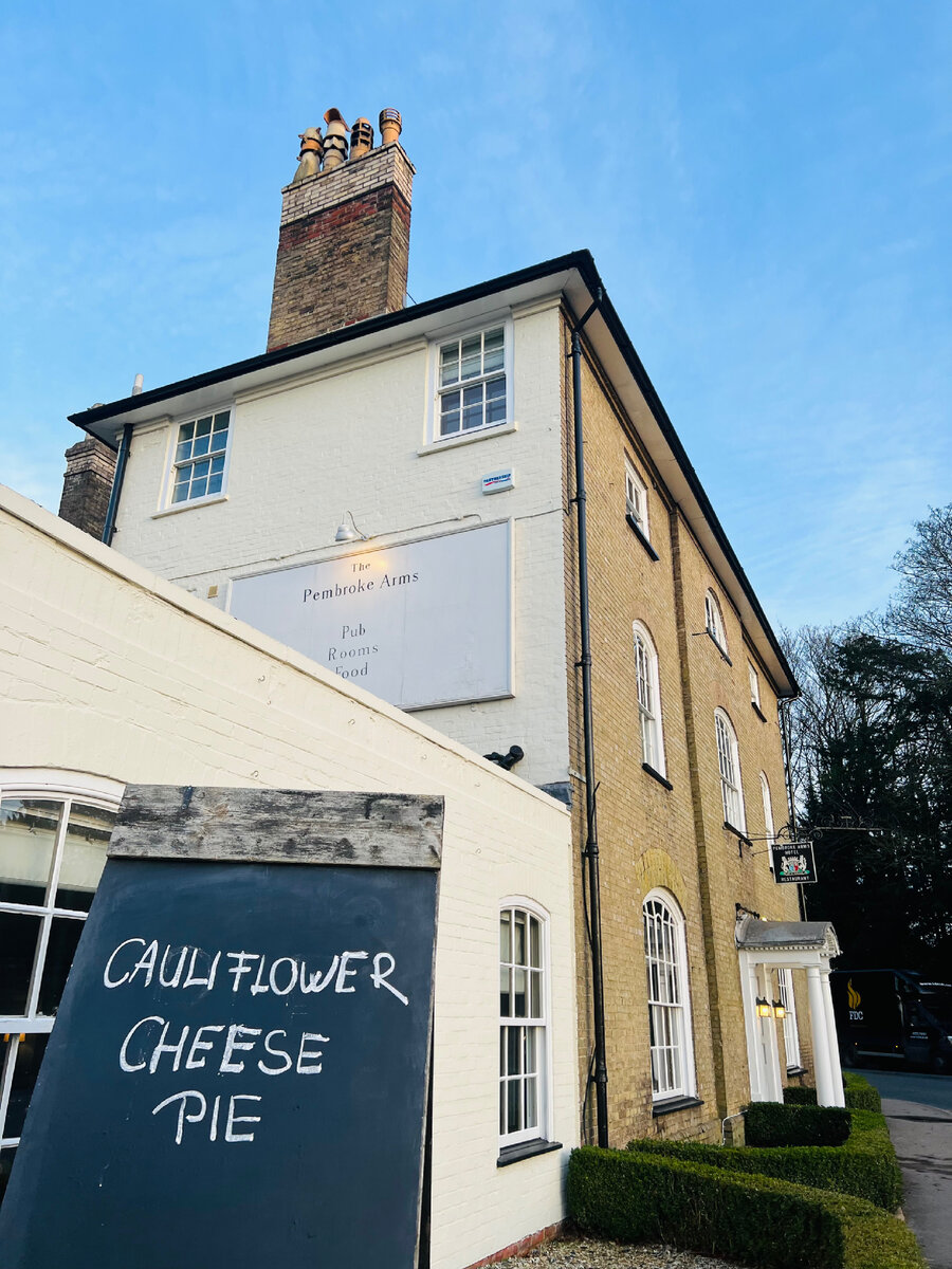 Вид на публичный дом “The Pembroke Arms”. Фотография из личного архива. 