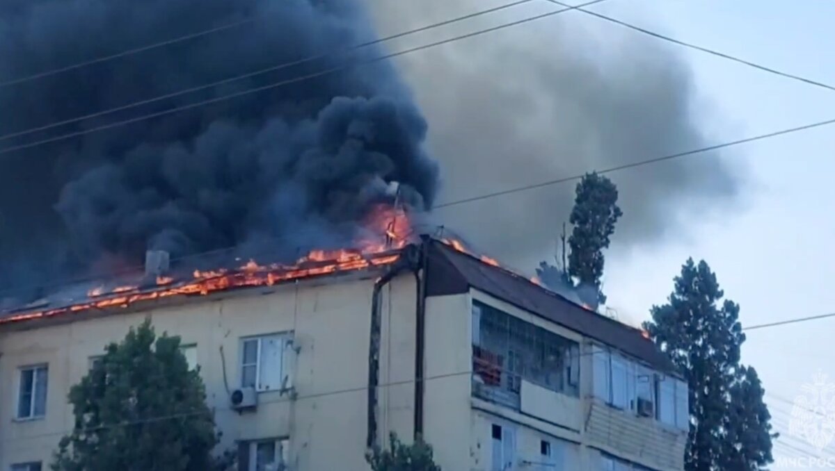     Следственный комитет Дагестана проводит проверку по факту травмирования рабочего и пожара в многоэтажке Махачкалы, сообщили в пресс-службе ведомства.