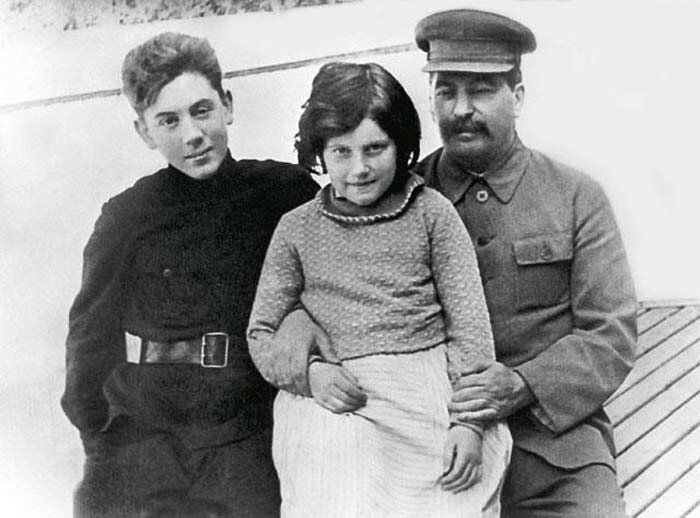 Сталин с детьми