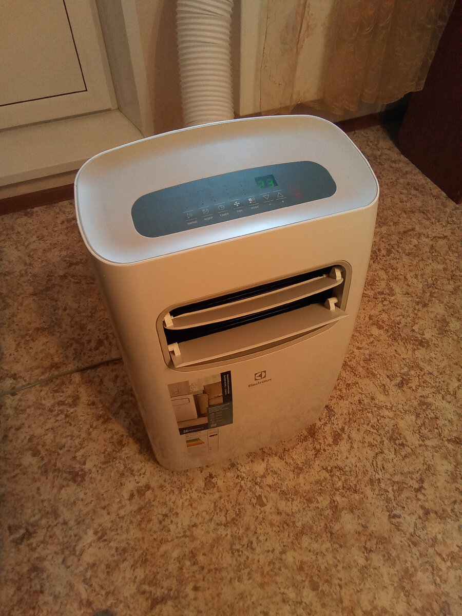 В режиме охлаждения и осушения створки достаточно быстро двигаются туда-сюда, через них выходит холодный воздух. В режиме вентилятора происходит то же самое, но гораздо медленнее.