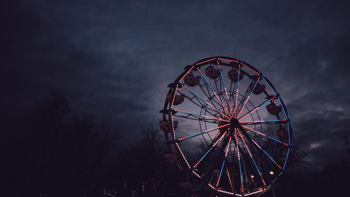    Фото: Chelms Varthoumlien / Unsplash Август Макаров