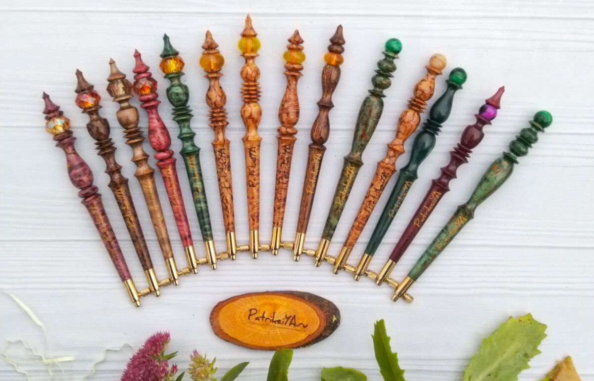 Люневильские крючки из мореной карельской березы доступные к заказу 