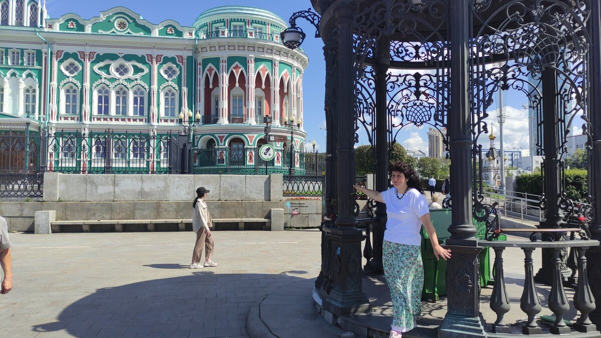 Разумов сергей александрович калуга. Ленинский проспект 54 спб. Выставка восковых фигур. Про лица калуга. Граффити битлз в екатеринбурге.