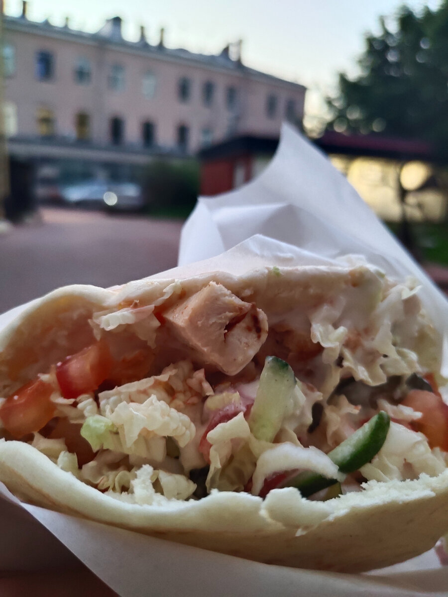 Белые теплые ночи, три утра, рассветная шаурма - самая сочная и вкусная)