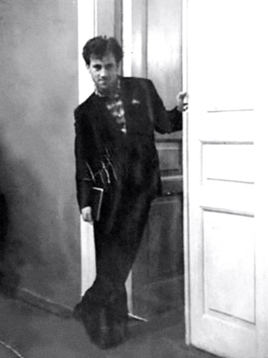 Владимир Высоцкий - студент школы-студии МХАТ.