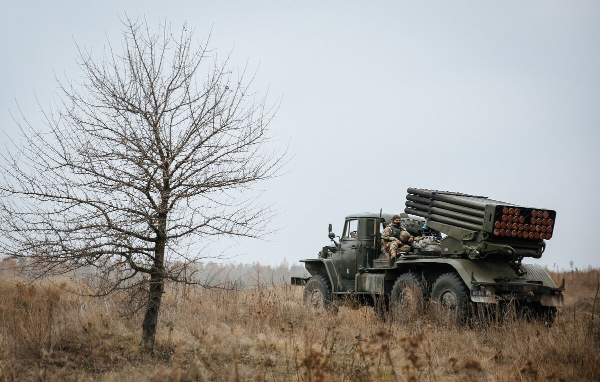    БМ-21 "Град" ВС Украины  EPA/ROMAN PILIPEY