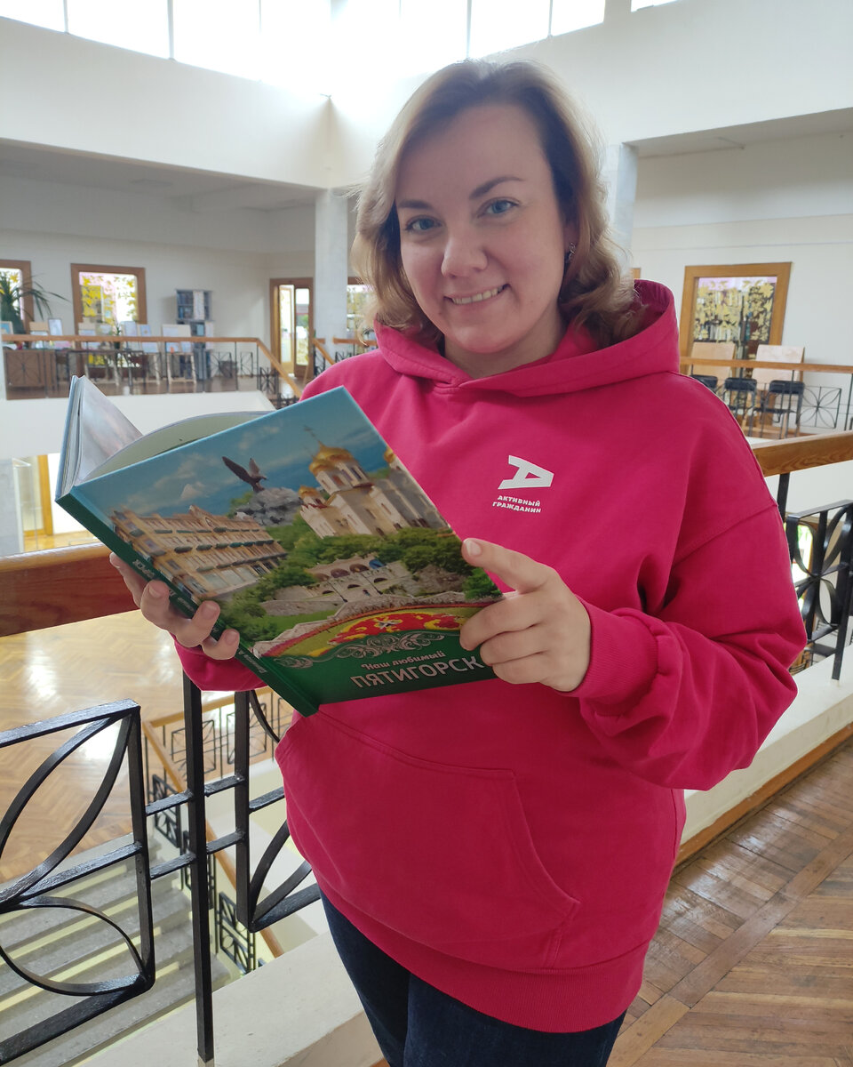 На презентации книги в Библиотеке Горького (фото автора) 