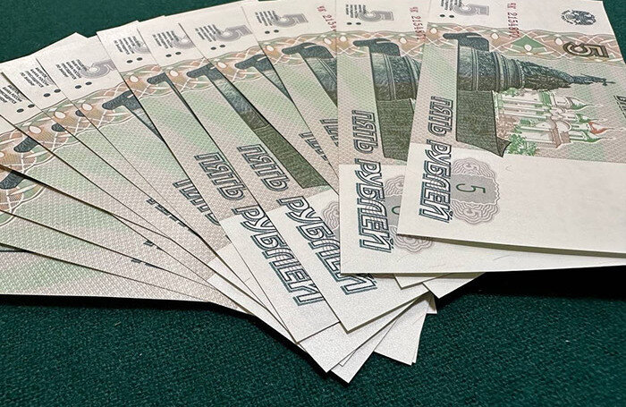    Пятирублевые банкноты образца 1997 года.Омское отделение Банка России