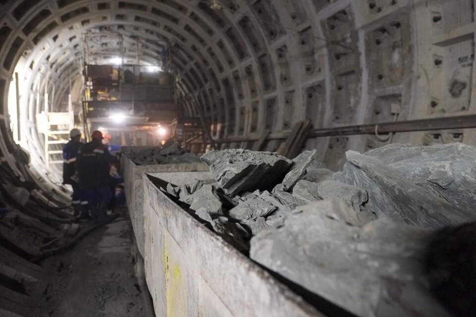     Тоннелепроходческий комплекс уже прибыл на базу "Метростроя Северной столицы". Артем КИЛЬКИН