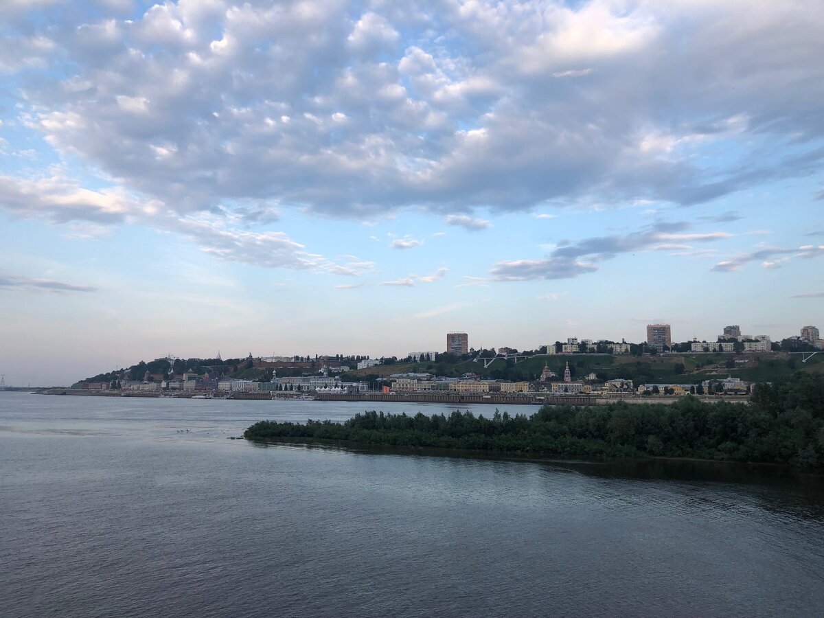 Город с воды и легендарной Стрелки