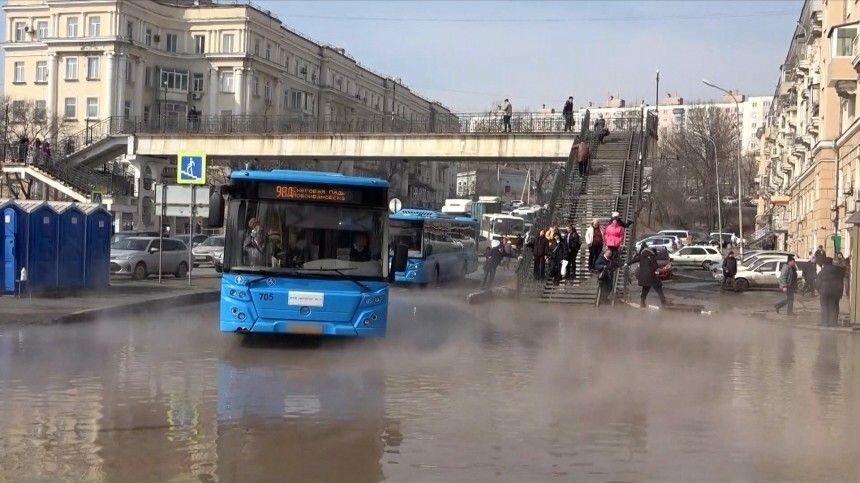 На пятый день непогода превратилась. Потоп фото. Потоп во Владивостоке. Прорыв Владивосток теплотрассы. Владивосток потоп 2001.