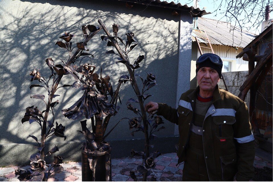     Горловская мадонна» - скульптура посвящена Кристине и Кире Жук, погибшим от украинского обстрела в 2014 году. Андрей ТРУБЕЦКИЙ