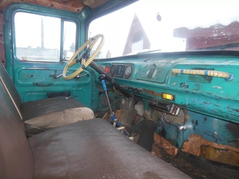 Примерно так выглядел салон машины без постоянного водителя.