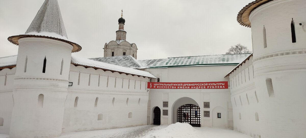 Святые врата Спасо-Андроникова монастыря
