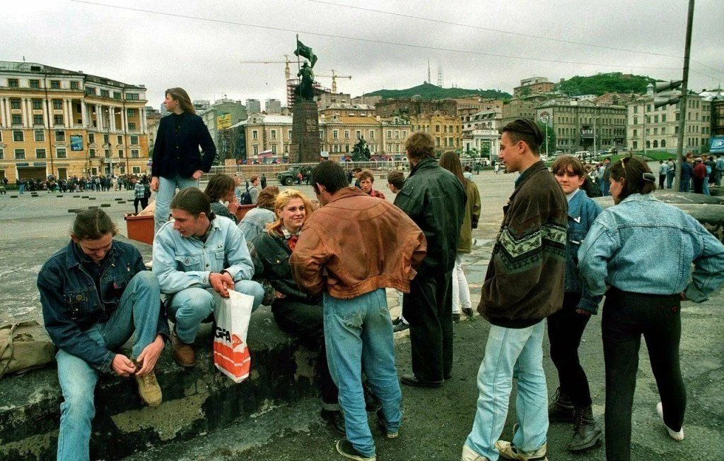 Молодежь Владивосток 90е. Россия 1990. 90-Е годы в России. 90 Ые годы.