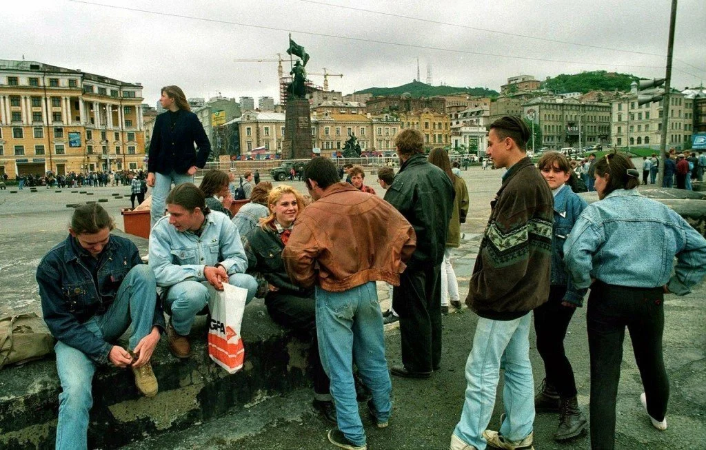 1990 год рождения. Атмосфера Америки 90-х. Середина 90-х Россия. 90е года молодежь в Москве. 90 Лет