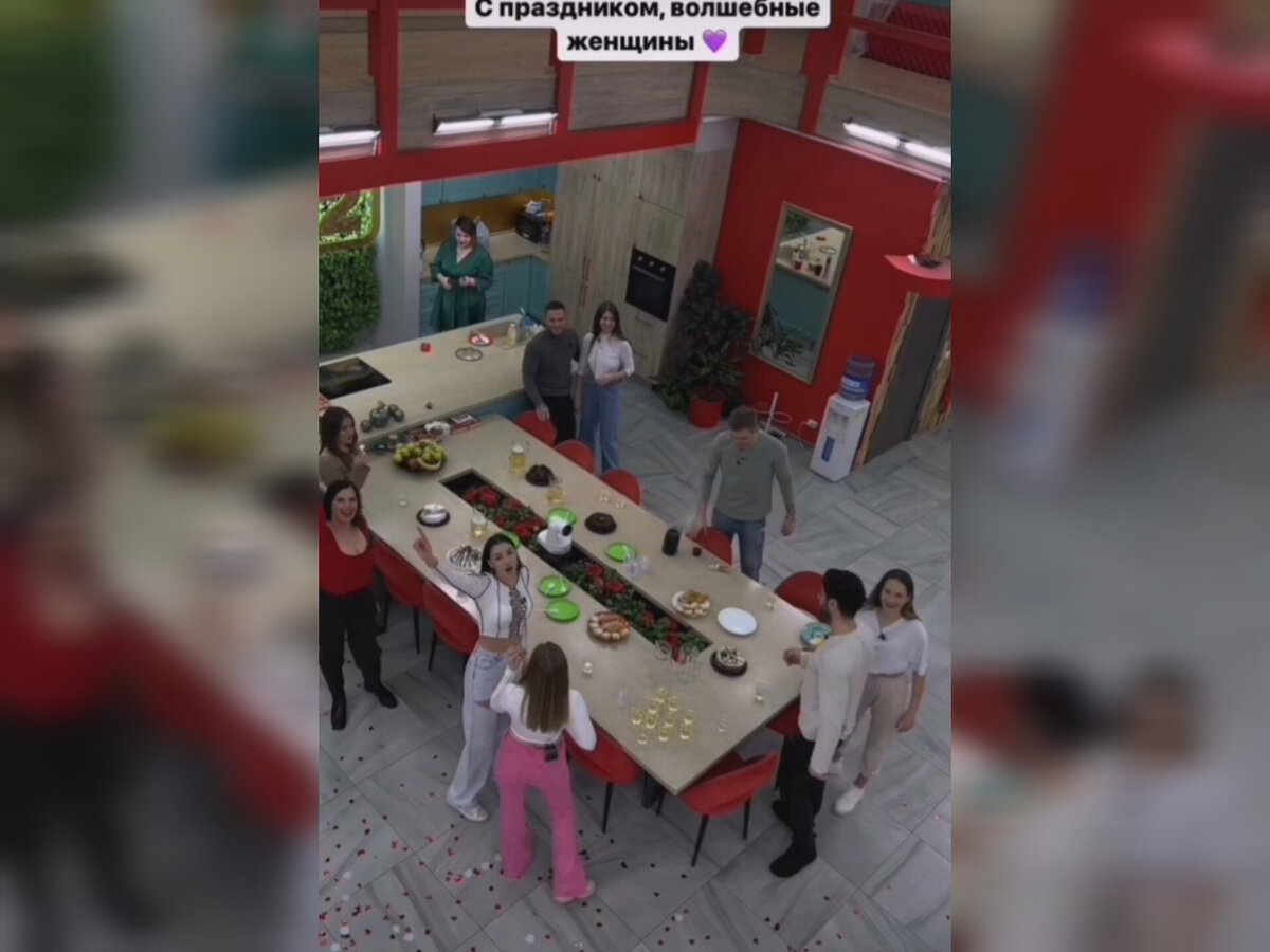 Общая кухня. Поздравление мужчин. Источник: соцсеть                         (7 фото)                                                 