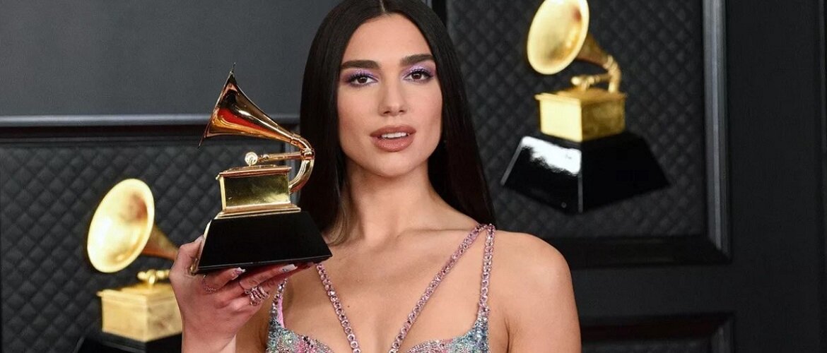 Дуа Липу застали за поцелуями с Роменом Гаврасом