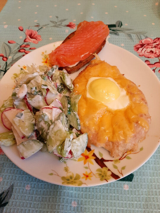 Свежий салат с курицей и яйцами рецепт – Европейская кухня: Салаты. «Еда»