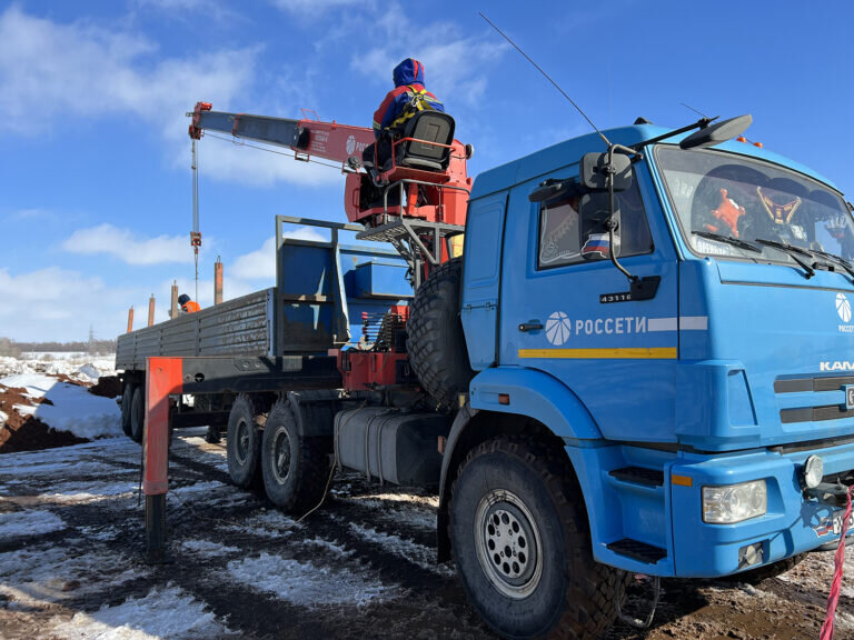    Специалисты оренбургского филиала «Россети Волга» подключили к электросети новый ФАП Кристина Просвиркина