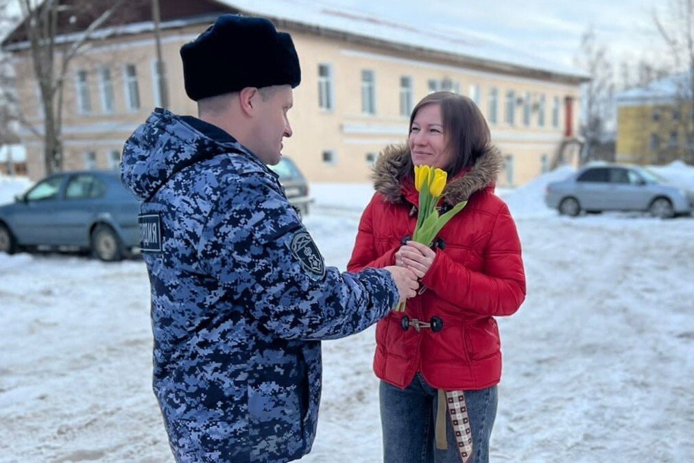 Задержание в лодейном поле. Охрана праздник фото. С днем вневедомственной охраны. Росгвардеец.