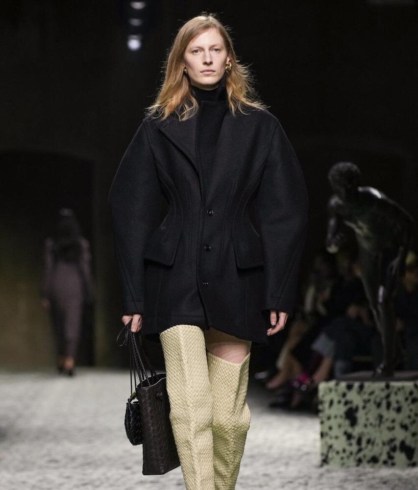 Под занавес недели моды в Милане падения помогли взлету молодых брендов Sunnei и AVAVAV