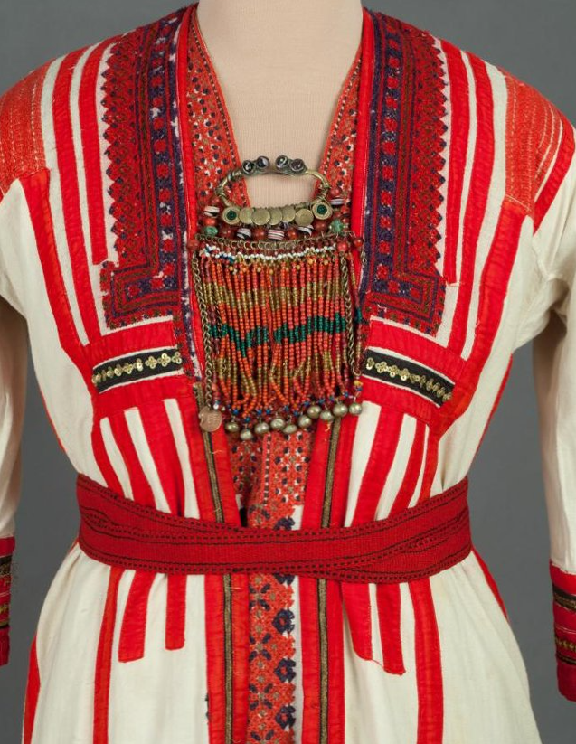 Одной из важнейших частей традиционного праздничного костюма народов России всегда были украшения. Сегодня мы покажем несколько необычных украшений мордовских, марийских, эрзянских и чувашских женщин.-2-2
