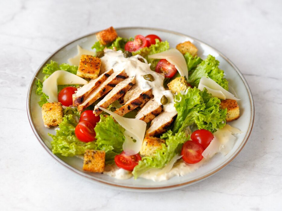 Салат цезарь