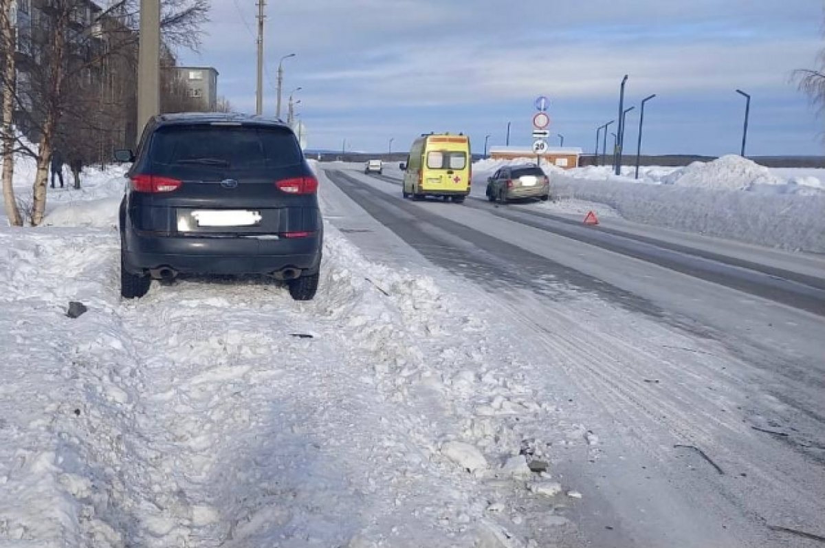    В Мончегорске водитель Subaru при обгоне врезался в Toyota