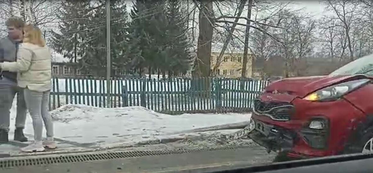    В Красном Роге гламурный КИА протаранил работягу-Ларгуса на пешеходном переходе avchernov