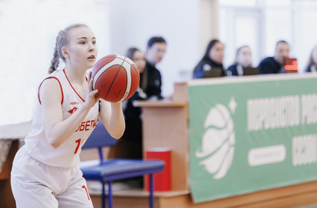 Мария Петровцева в полуфинальной игре Первенства России по баскетболу, 2023 год.